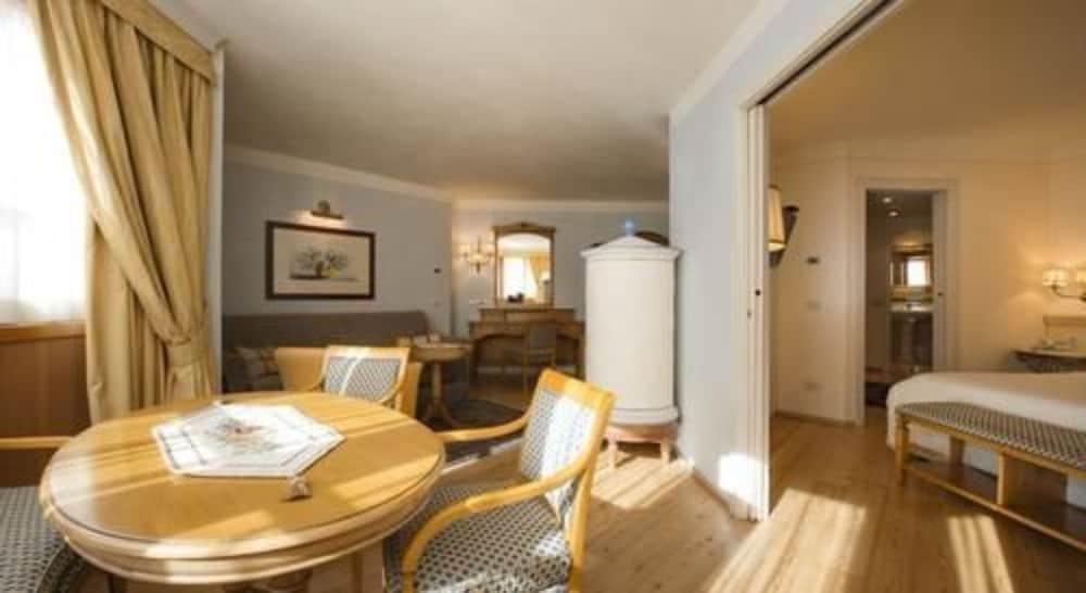 Alpen Suite Hotel Madonna Kültér fotó