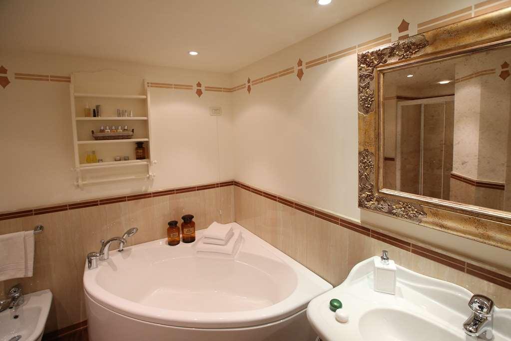 Alpen Suite Hotel Madonna Szoba fotó