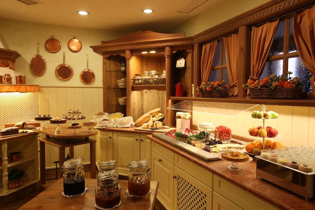 Alpen Suite Hotel Madonna Étterem fotó