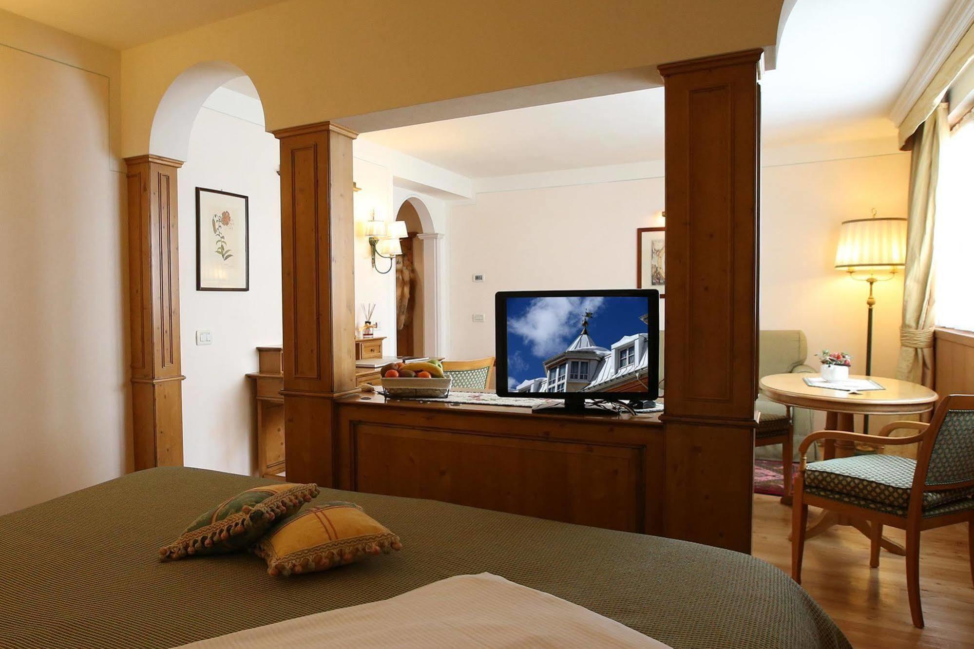 Alpen Suite Hotel Madonna Kültér fotó